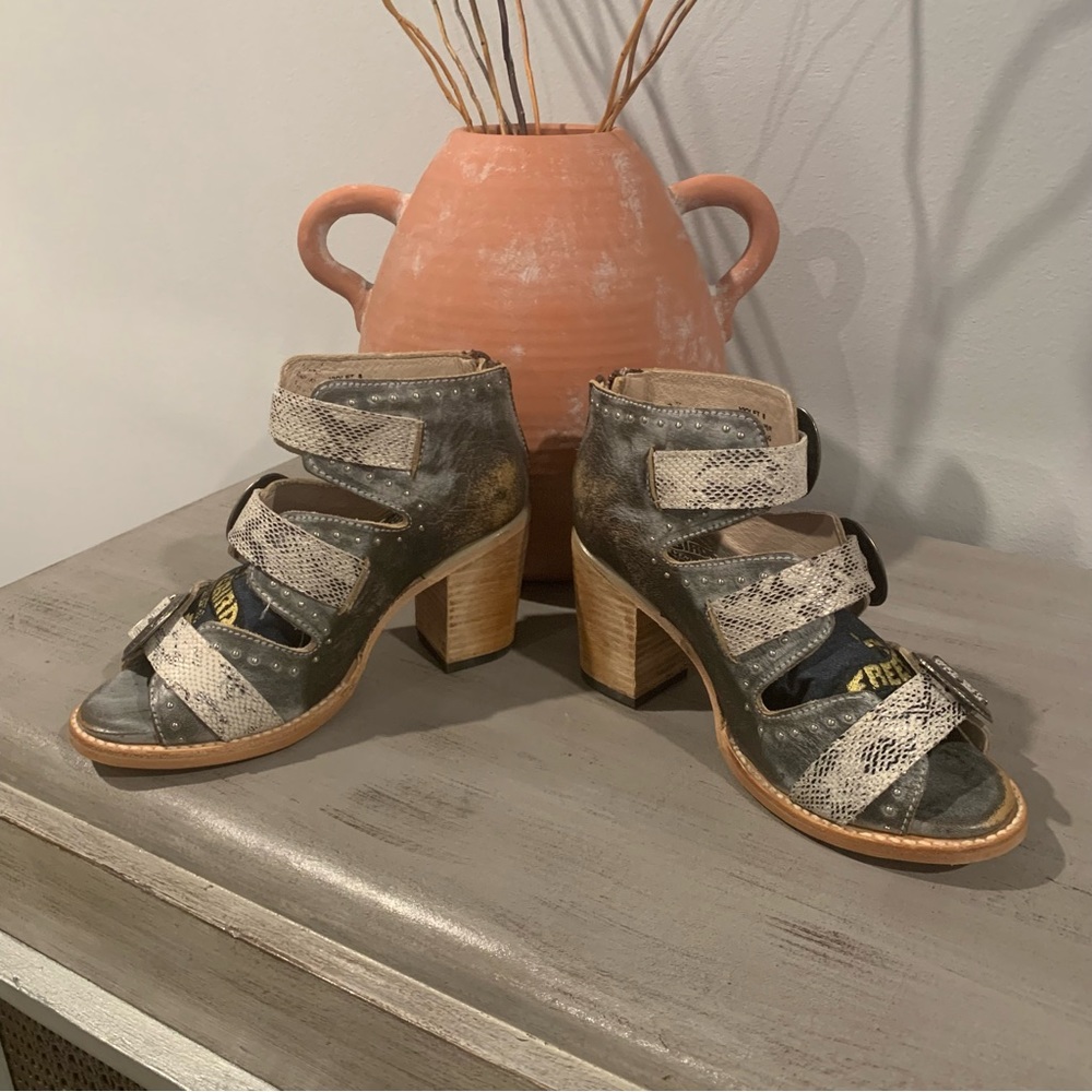 FREEBIRD BY STEVEN Violet Stone MULTI SANDALS BOOTIES. Sz 8